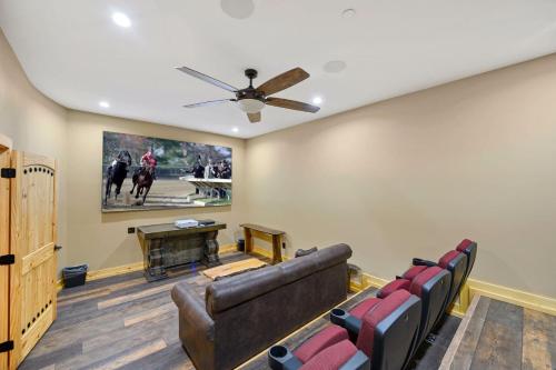 Tennessee Whiskey Indoor Pool Amazing Views Theater Room Hot Tub 5 Star Luxury - photo 12