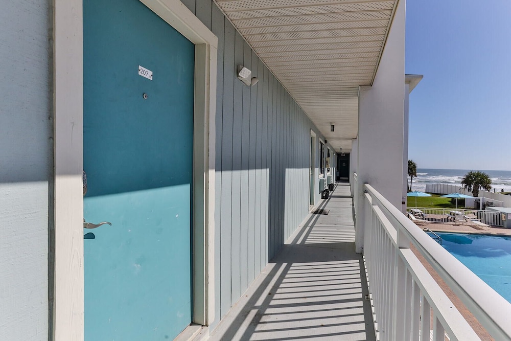 Coastal Waters Inn - photo 41