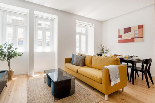 AB10 Modern Lisbon with AC and Balcony — 4-Star Luxury Hotel in Lisbon, Portugal