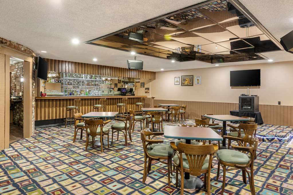 Clarion Hotel Anaheim Resort - photo 39