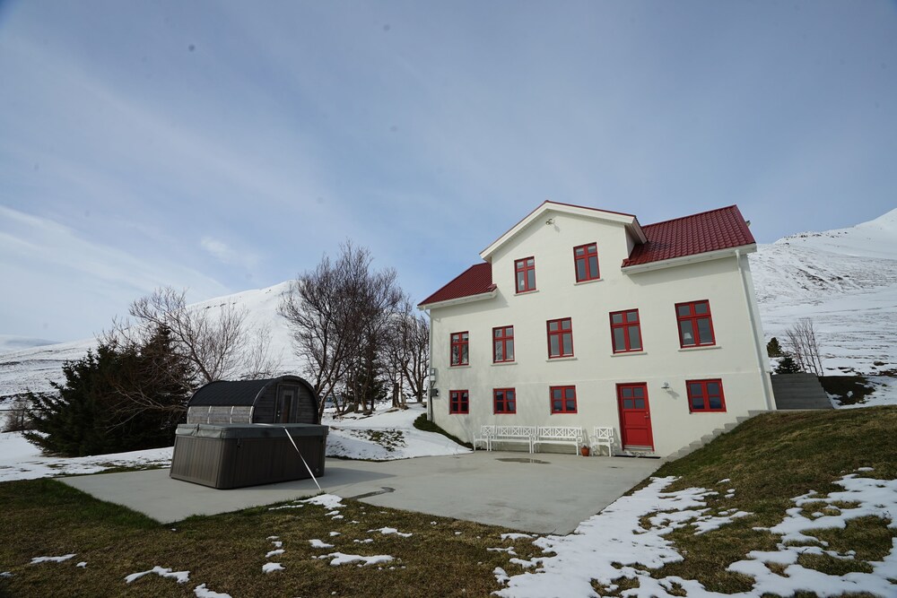Karlsá Lodge