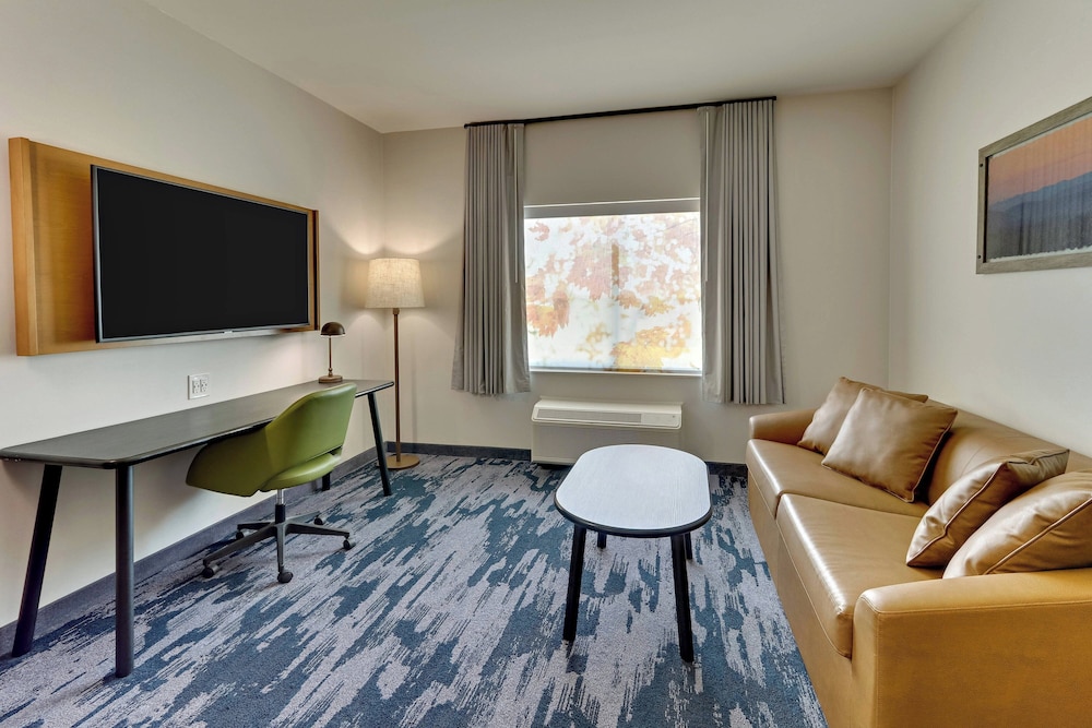Fairfield Inn & Suites by Marriott Dallas Love Field - photo 11