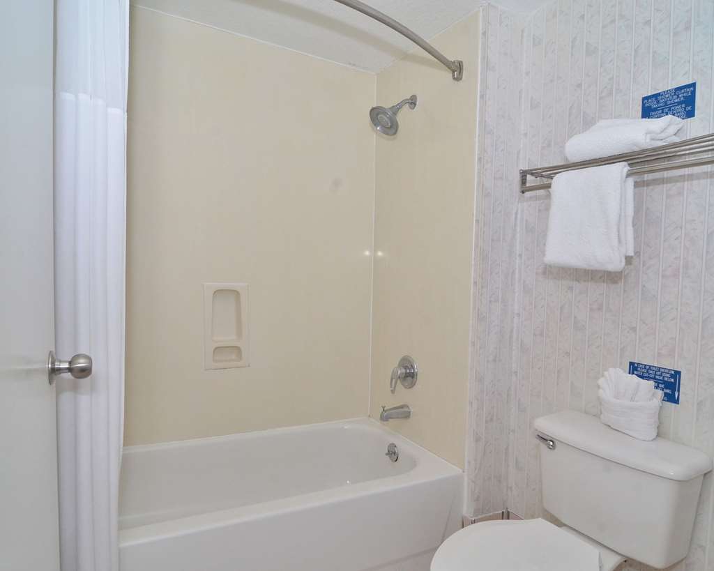 Econo Lodge San Antonio South - photo 24