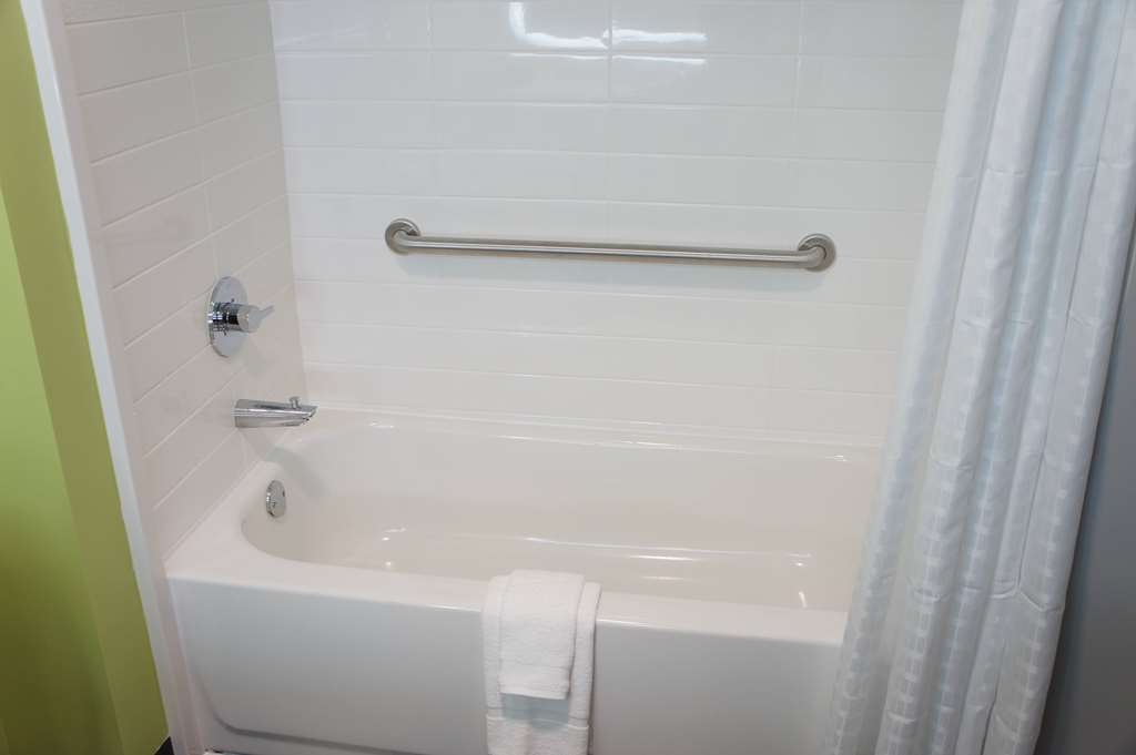 La Quinta Inn & Suites by Wyndham Braselton - photo 32