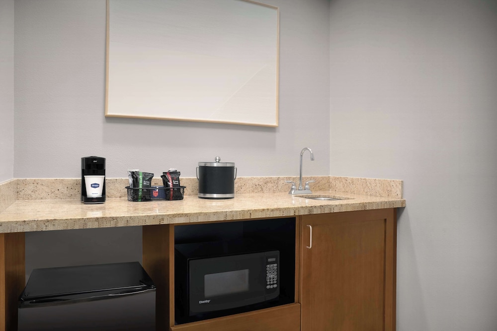 Hampton Inn & Suites Williston - photo 21
