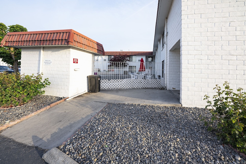 Hermiston Inn & Suites - photo 35