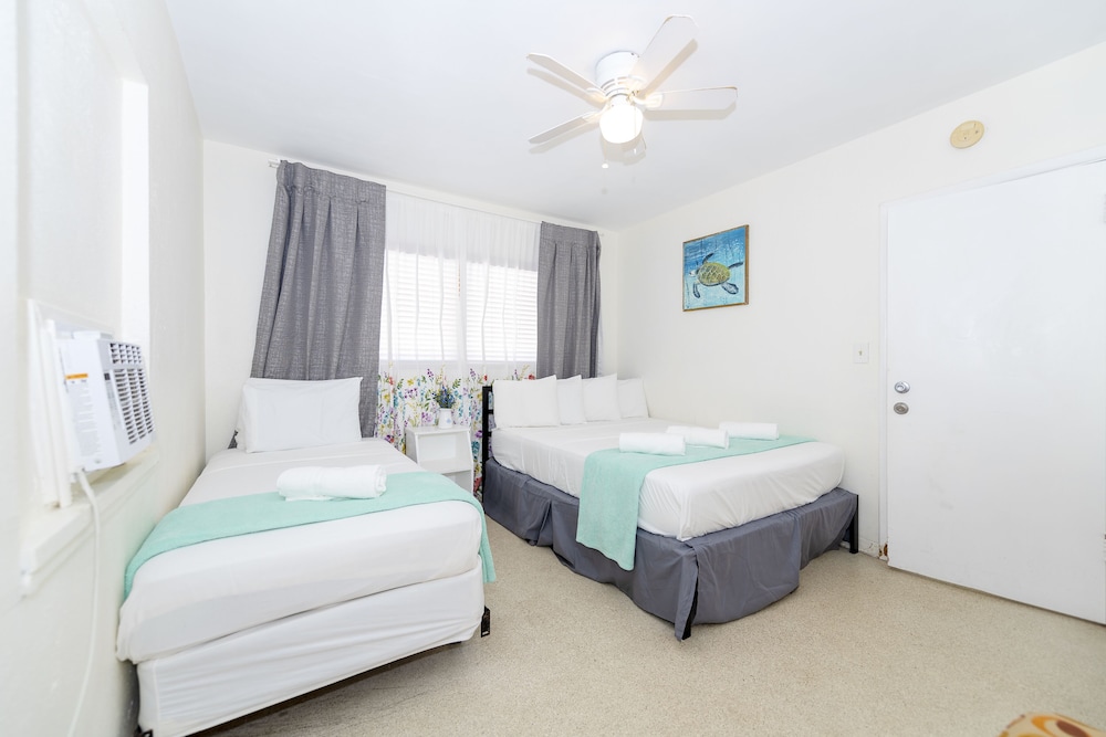 Tropic Isle Hotel and Apartment - photo 12