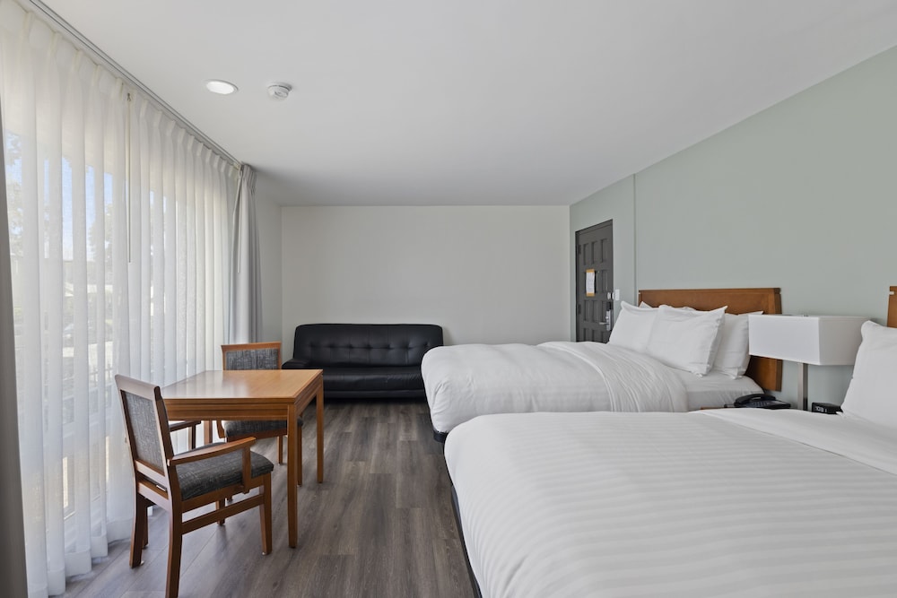 Vagabond Inn Glendale - photo 9