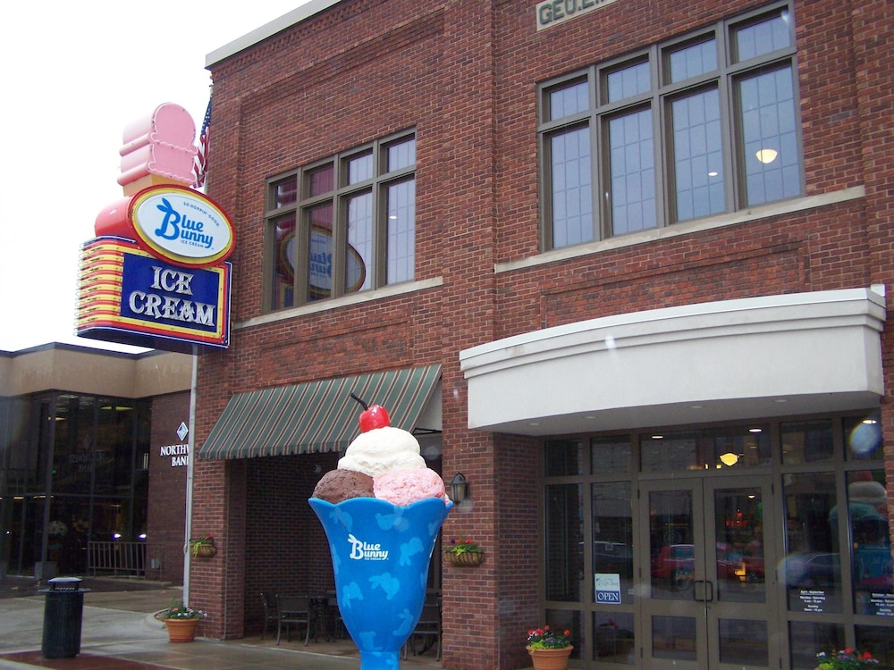 Le Mars Inn & Suites - photo 50