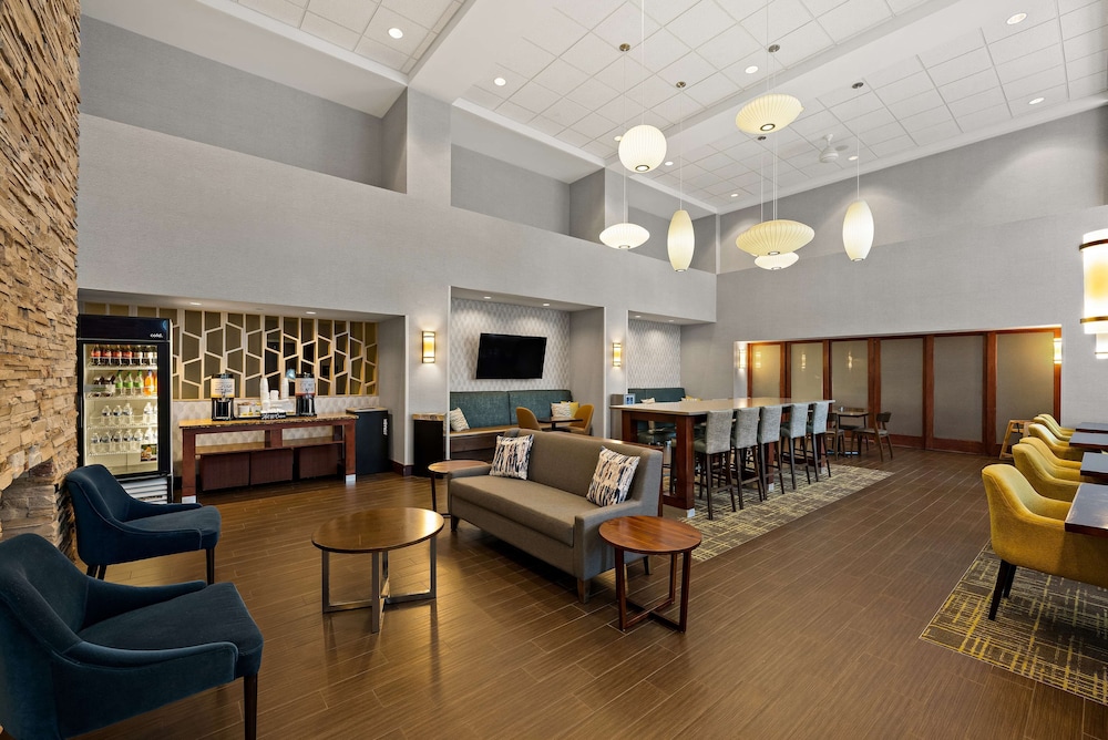 Hampton Inn & Suites Poughkeepsie - photo 42