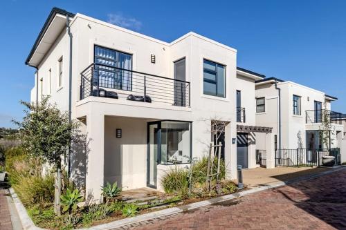 Songbird D’Aria Cape Town luxury house on Wine Estate
