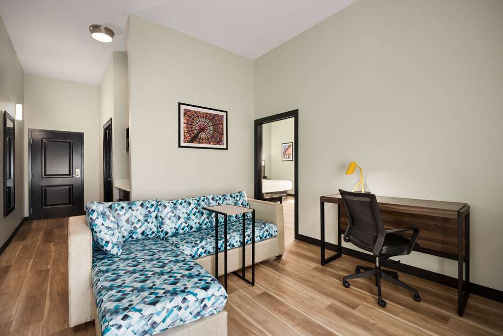 La Quinta Inn & Suites by Wyndham Gonzales LA - photo 22