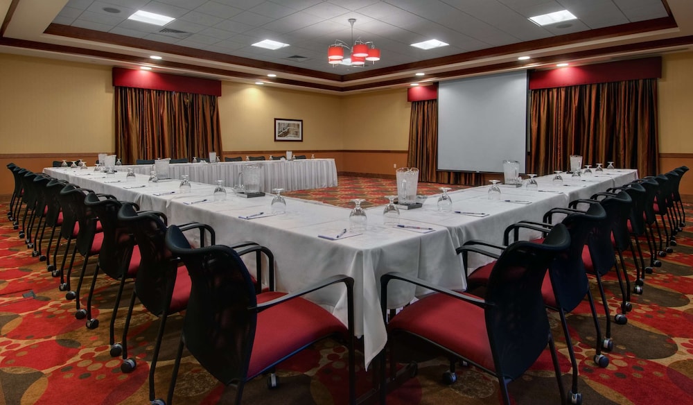 Hilton Garden Inn Milwaukee Airport - photo 50