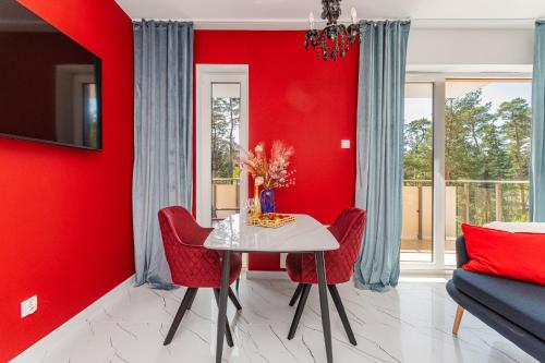APARTAMENTY MIERZEJA Apartament Zmysłów z wanną z hydromasażem tylko dla Dorosłych 500 m od plaży Stegna Park II bezpłatny meleks — 4-Star Luxury Hotel in Stegna, Poland