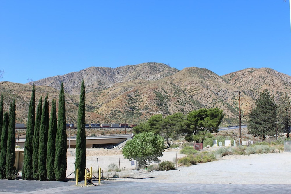 Cajon Pass Inn - photo 44