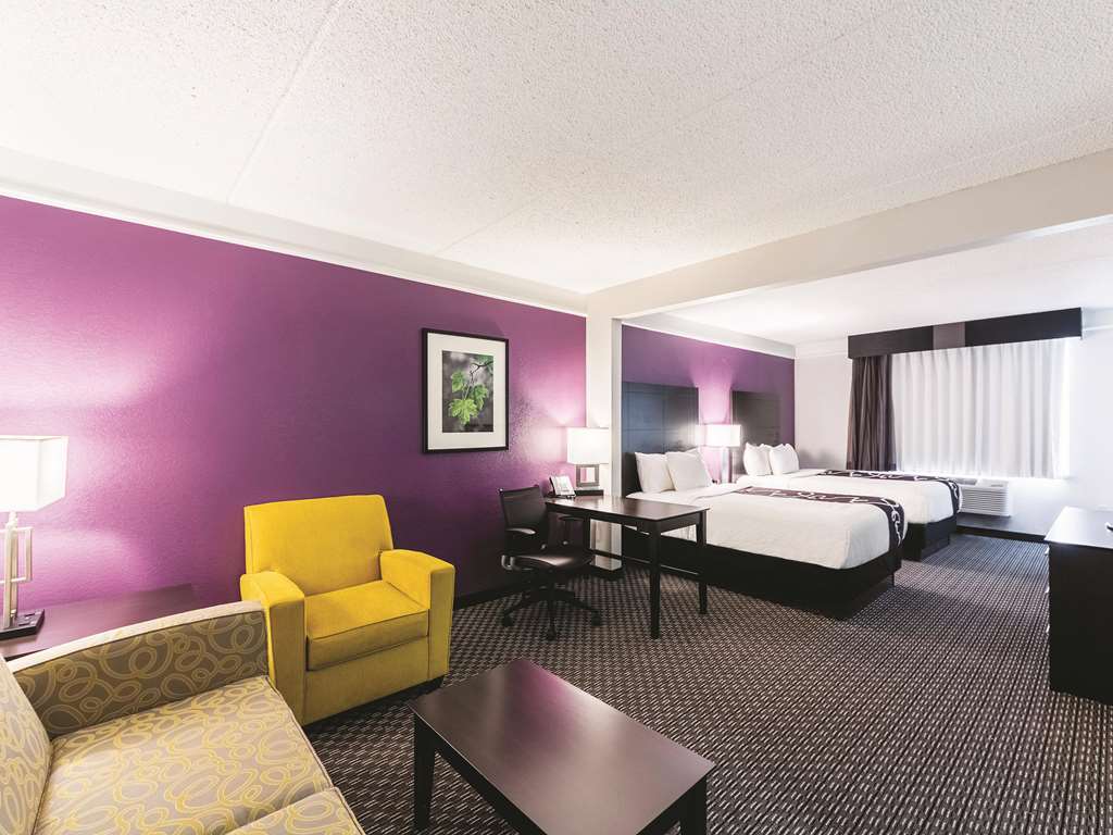 La Quinta Inn & Suites by Wyndham San Antonio Downtown - photo 24