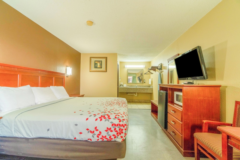Crown Inn By Oyo Denver Tx - photo 11