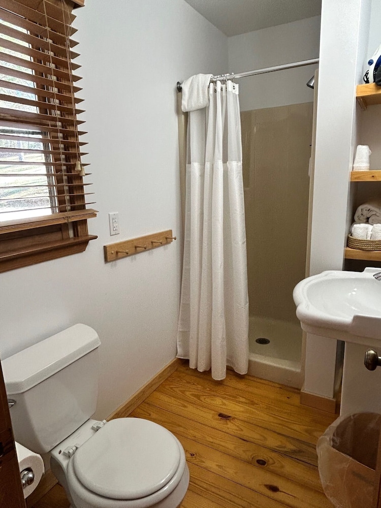 Fire Mountain Inn Cabins & Treehouses - photo 27