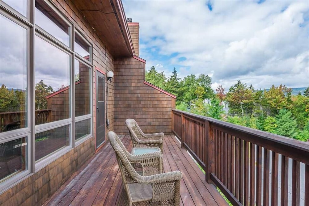 V3 Gorgeous SKI IN Mountain View Townhouse with great views in Bretton Woods Fast wifi — 4-Star Luxury Hotel in Carroll, United States