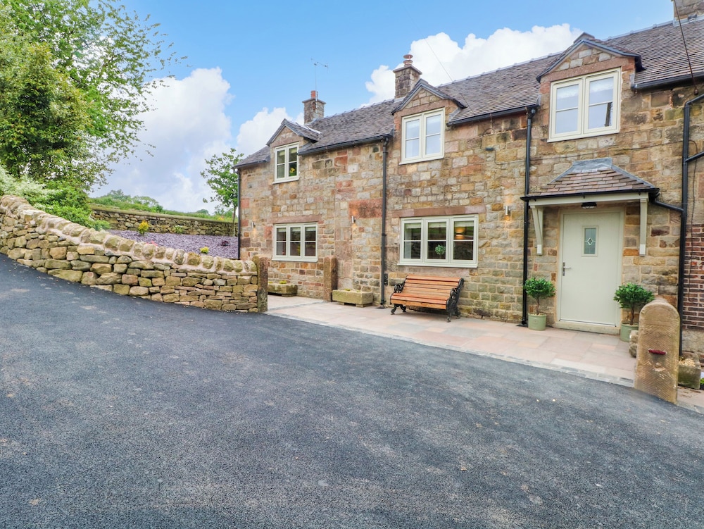 Small Lane Cottage — 4-Star Luxury Hotel in Stoke-On-Trent, United Kingdom