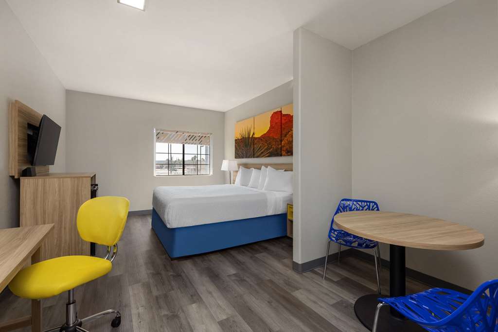 Days Inn & Suites by Wyndham Tucson Marana - photo 17
