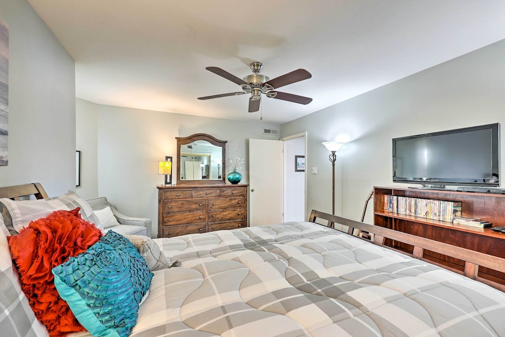 Waterfront Hot Springs Condo Pool Hot Tub Access — 4-Star Luxury Hotel in Hot Springs, United States