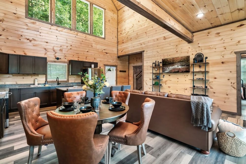 Tranquil Mountain Getaway By Ghosal Luxury Lodging - photo 25