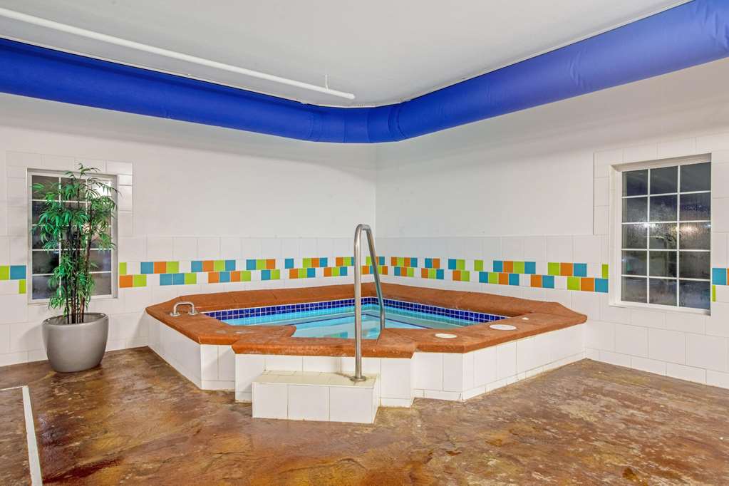 La Quinta Inn & Suites by Wyndham Grand Forks - photo 12