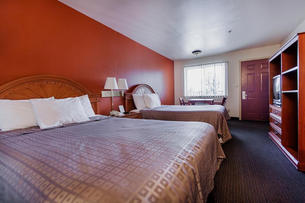 Americas Best Value Airport Inn - photo 13