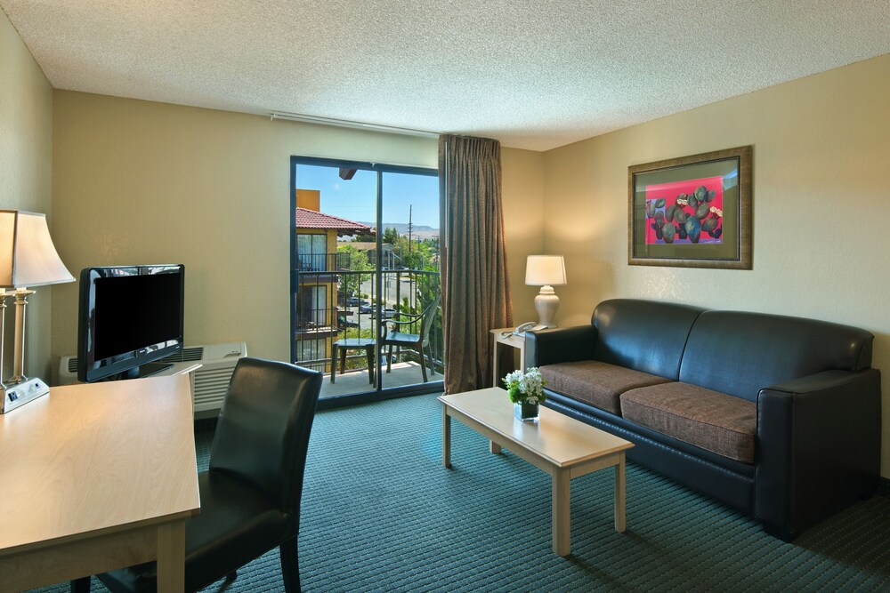 Oxnard Inn Lancaster - photo 54