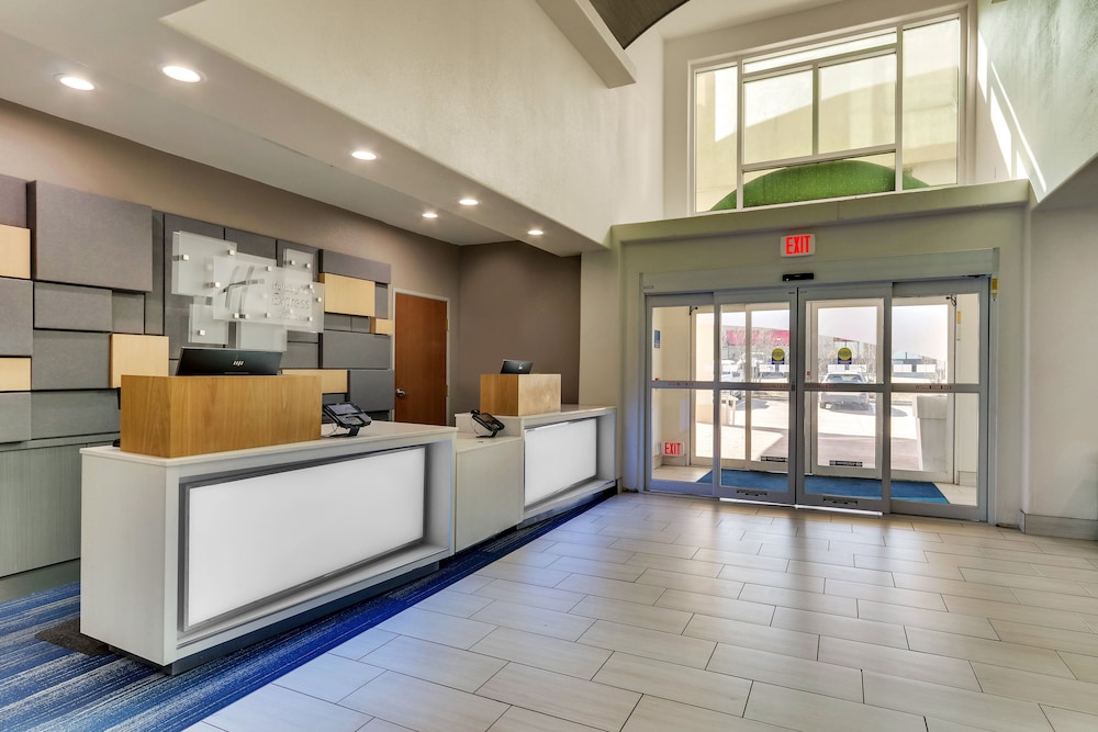 Holiday Inn Express Hotel & Suites Lake Worth Nw Loop 820 - photo 29