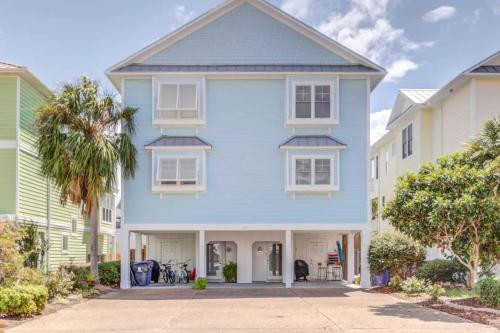 One Block to the beach — 4-Star Luxury Hotel in Carolina Beach, United States