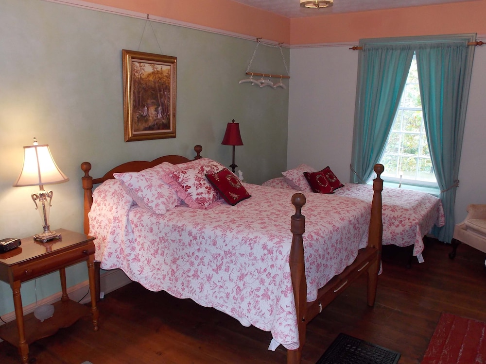 Maysville Manor Bed & Breakfast — Buckingham — photo 2
