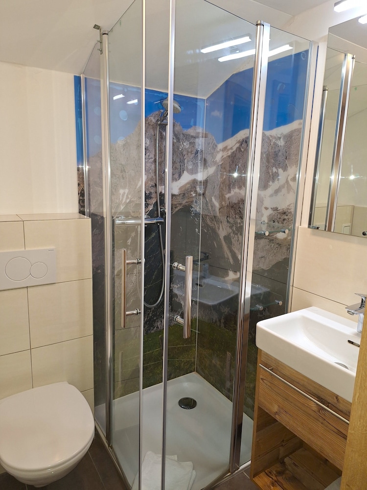 Wellness und Familienhotel Garni Dachsteinresort — 4-Star Luxury Hotel in Bad Ischl, Austria