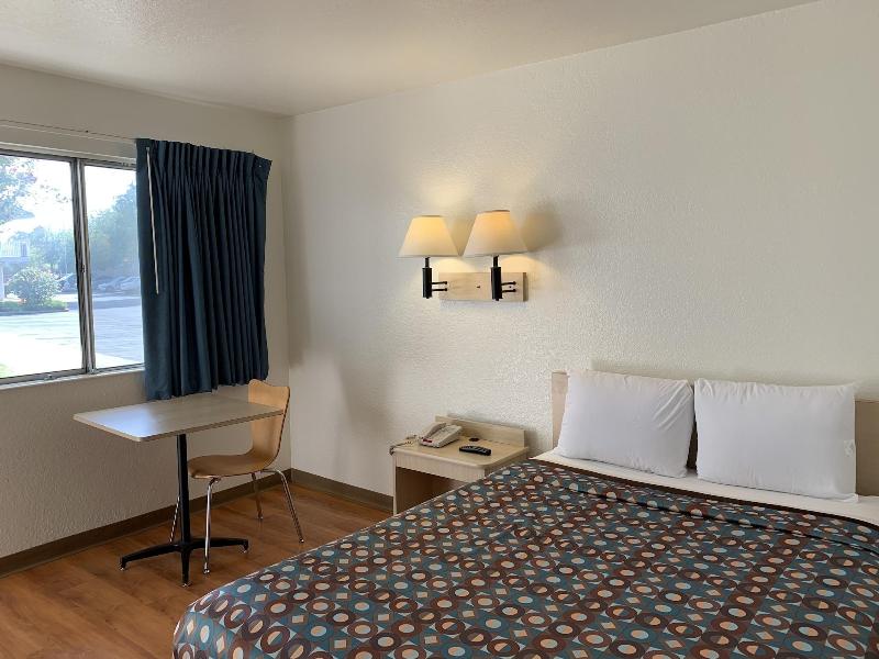 Vagabond Inn Sylmar - photo 12