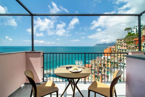 Golden Hour — 4-Star Luxury Hotel in Riomaggiore, Italy