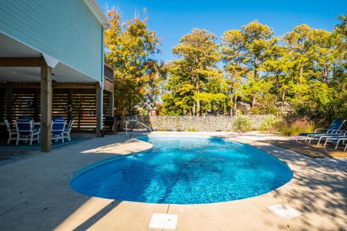 A Sloth's Retreat by Oak Island Accommodations - photo 23