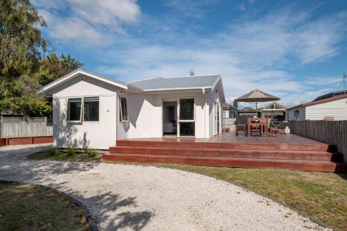 Lakeside Haven Taupo Holiday Home — 4-Star Luxury Hotel in Taupo, New Zealand