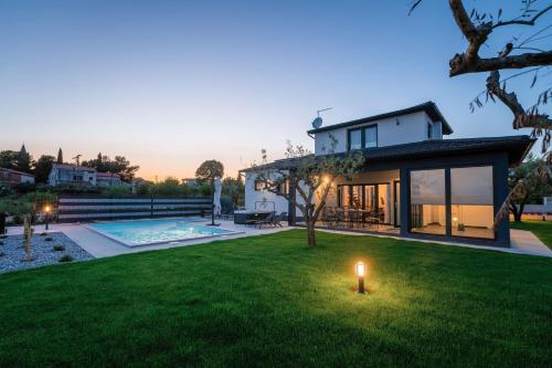 Villa Jasminka — 4-Star Luxury Hotel in Kastelir, Croatia