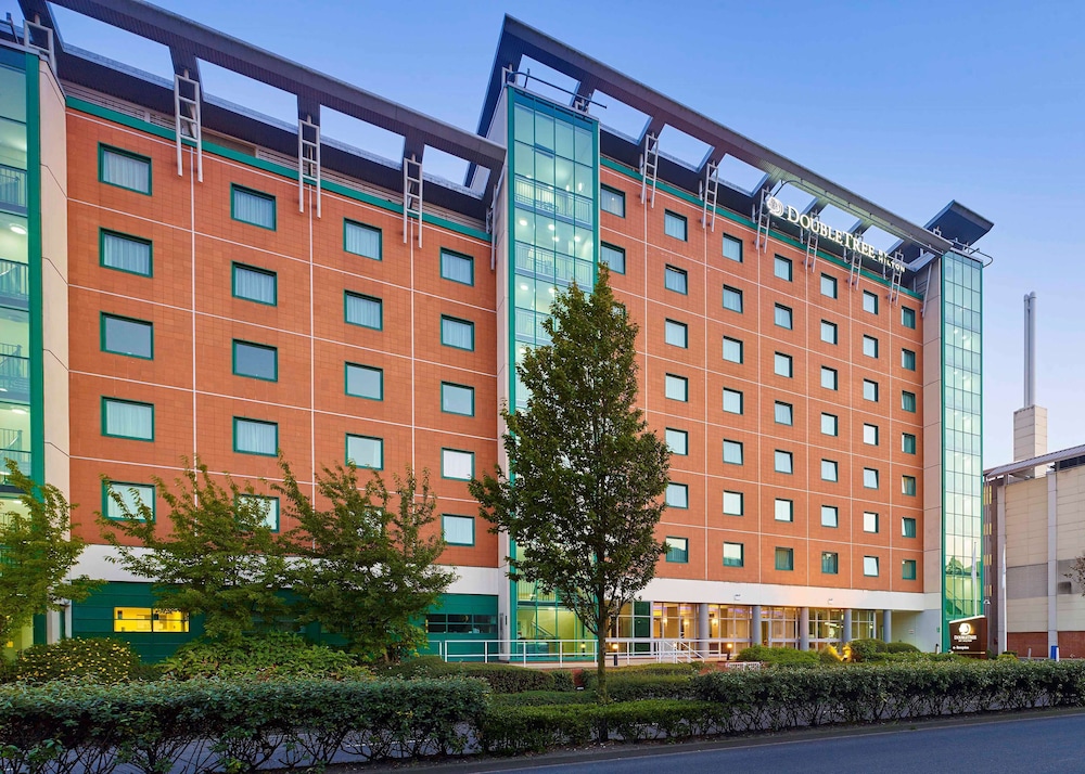 Doubletree by Hilton Hotel Woking — 4-Star Luxury Hotel in Woking, United Kingdom