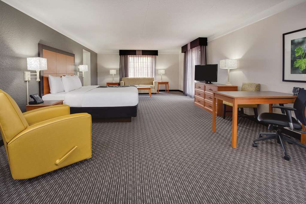 Days Inn by Wyndham Gainesville University I 75 - photo 13