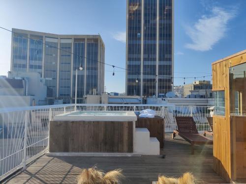Unique solar penthouse with jacuzzi and sauna in central Athens — 4-Star Luxury Hotel in Athens, Greece