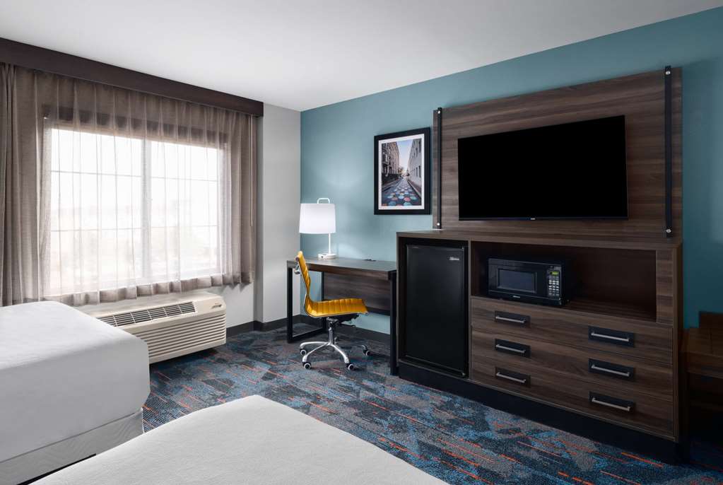La Quinta Inn & Suites by Wyndham Greensboro NC - photo 12