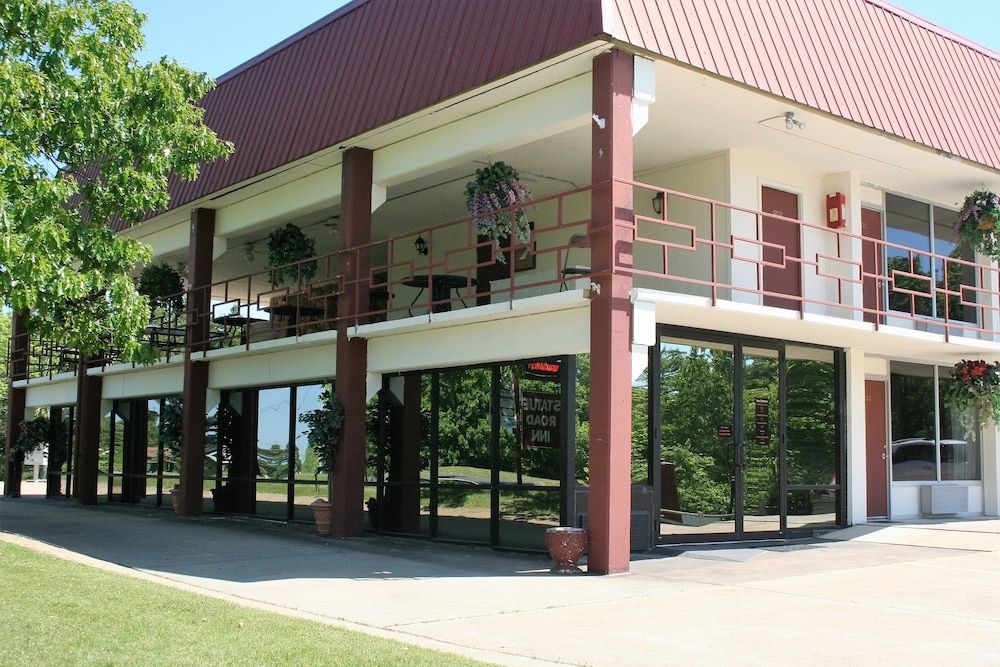 Statue Road Inn - photo 10