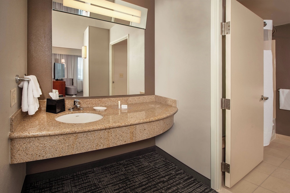 Courtyard by Marriott Dunn Loring Fairfax - photo 12