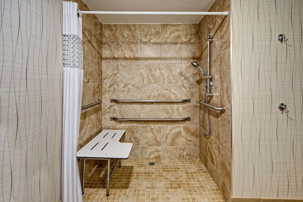 Hampton Inn Houston Baytown - photo 17