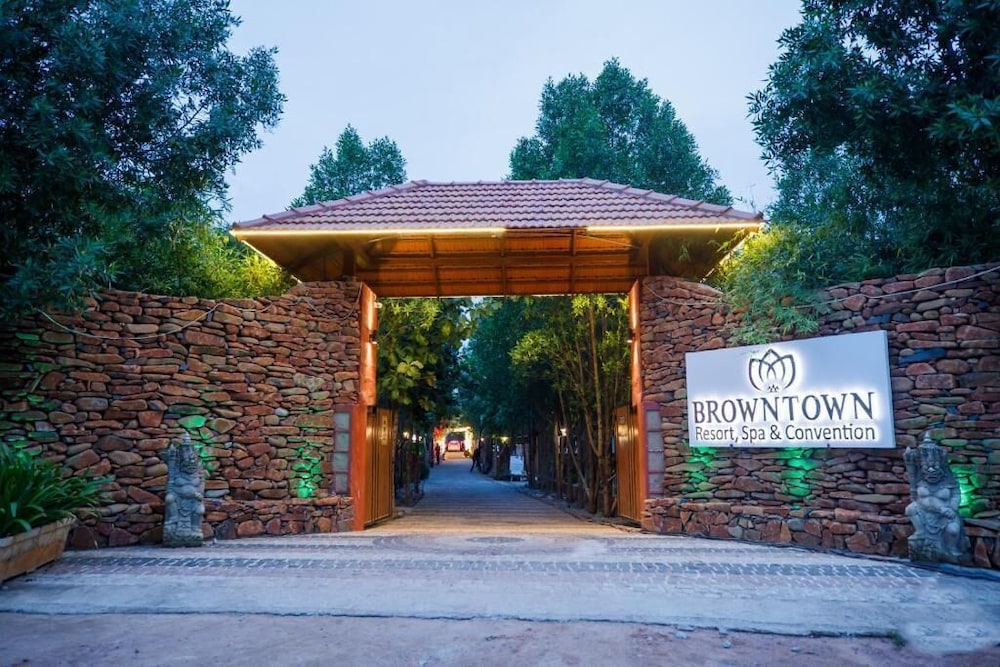 Brown Town Resort & Spa — 4-Star Luxury Hotel in Hyderabad, India