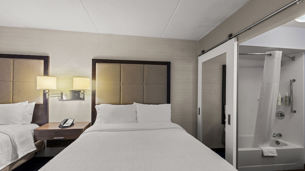 Hampton Inn Bloomington - photo 13