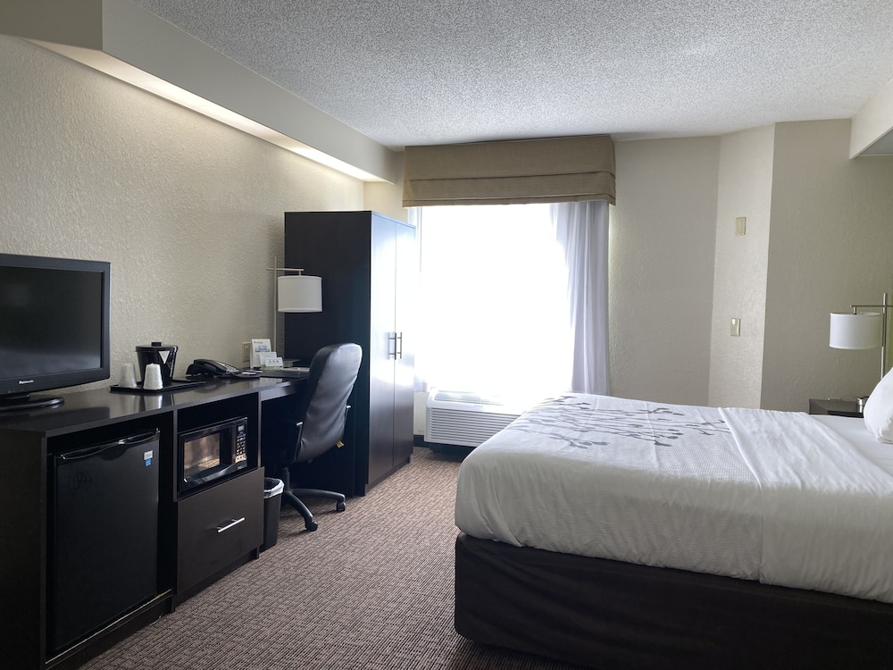 Spark by Hilton Louisville Airport - photo 24