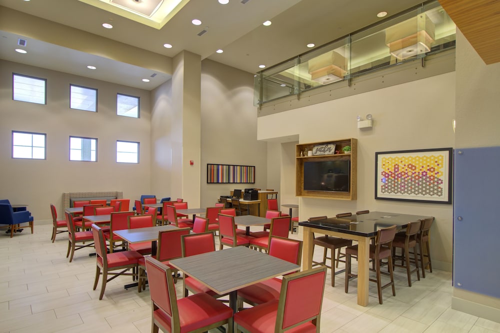 Holiday Inn Express Hotel and Suites Mankato East by IHG - photo 67